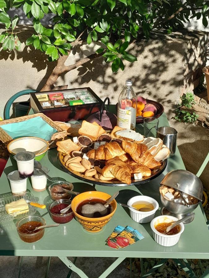 Bed and Breakfast Le Prieure Saint-Florent-sur-Auzonnet Экстерьер фото